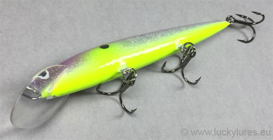 Unterseite des finnischen Karikko Wobblers von Jarmo Rapala in der Farbe 115 für das Trolling auf Binnenlachse und Seeforellen.